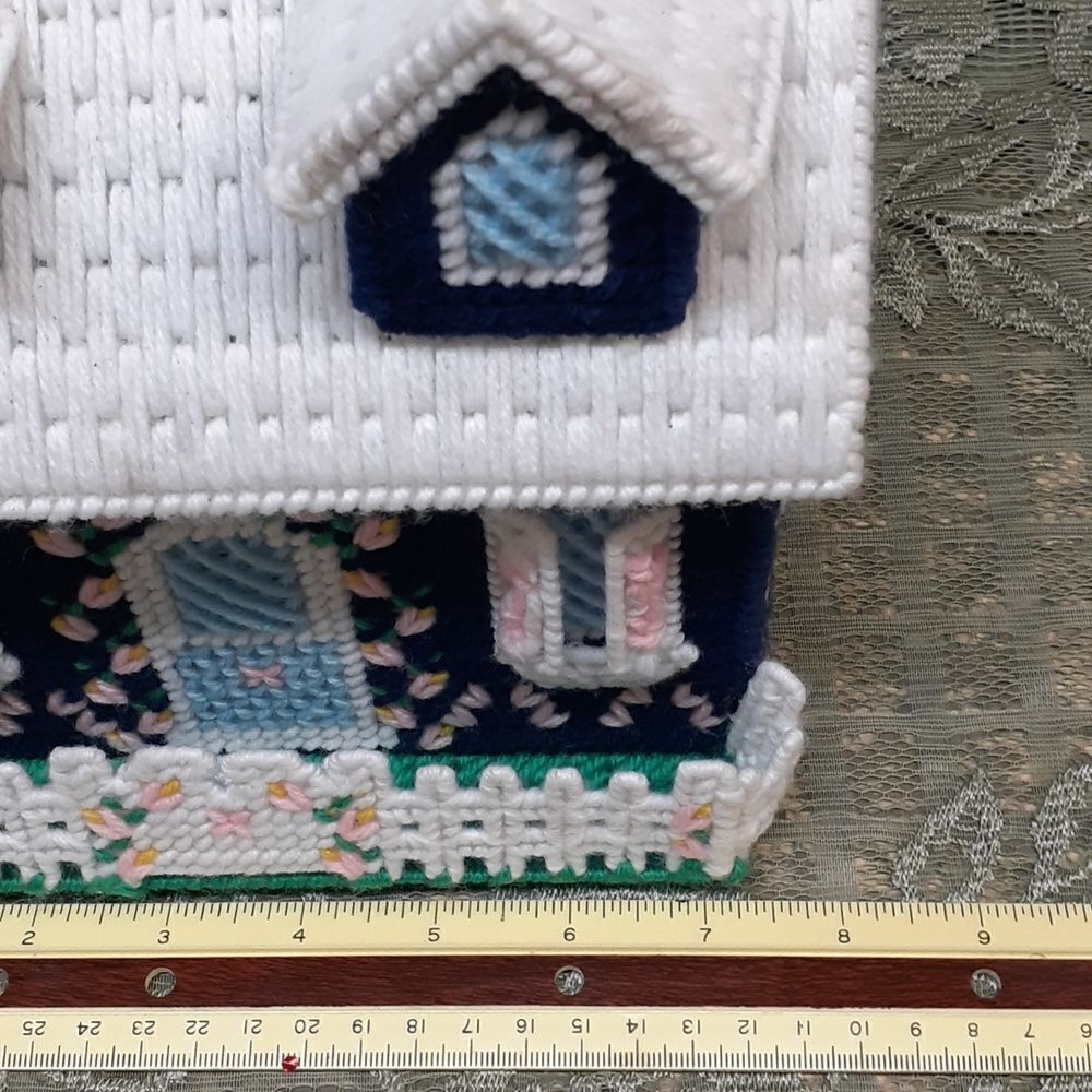 2 STORY COTTAGE HANDMADE PLASTIC CANVAS TISSUE STATIONARY ORGANIZER - Picture 6 of 7